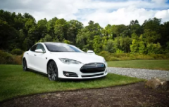 特斯拉馬斯克的思維方式和別人有什么不同呢？